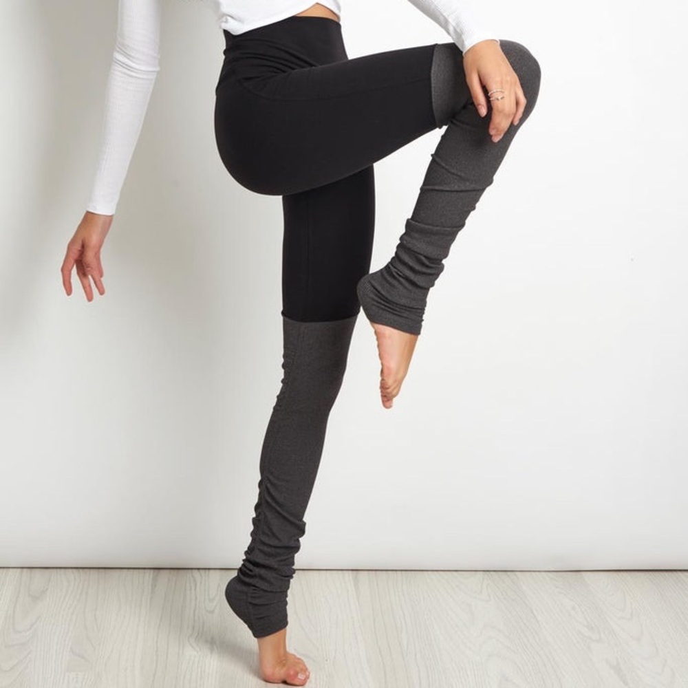 COPY - NWT ALO High Waisted Goddess Legging in black and gray